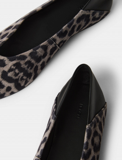 Unveiling InfoCoreCenter: Where Timeless Elegance Empowers the Modern Woman